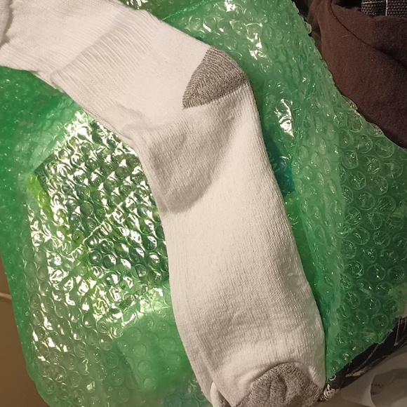 8 pairs of brand new men's socks - Picture 2 of 4